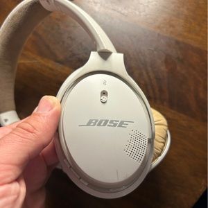 Bose SOUNDLINK Headphones (Crème) with Case